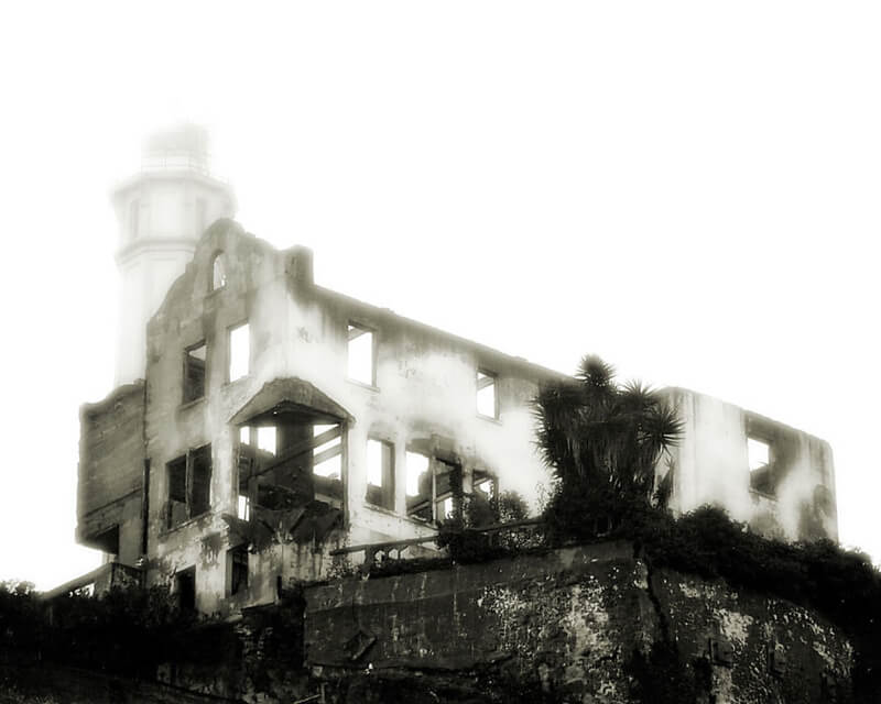 urban decay Burnt-down warden's house on Alcatraz island