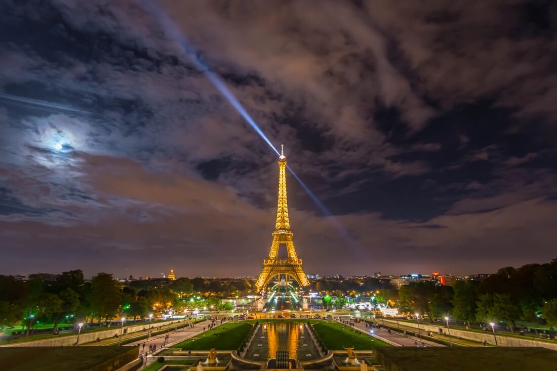 Daxis - Paris - Eiffel Tower and moon