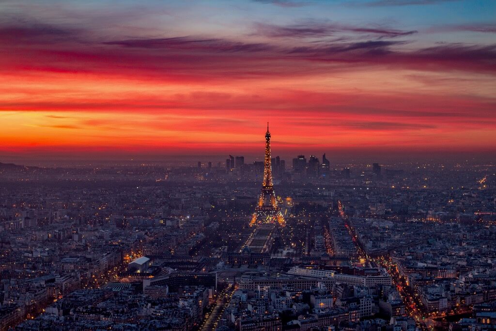 eiffel tower sunset