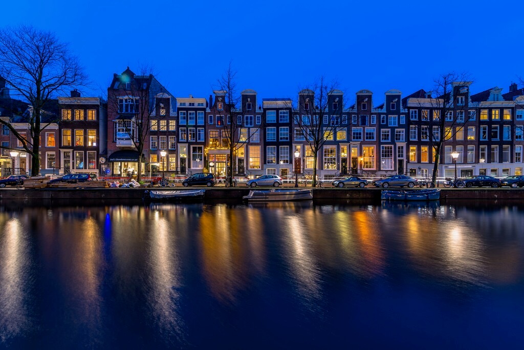 Enrique EKOGA Amsterdam at night