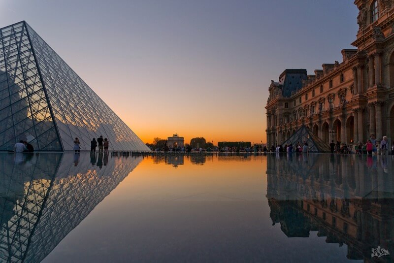 Zed The Dragon - Paris, La Pyramide du Louvre