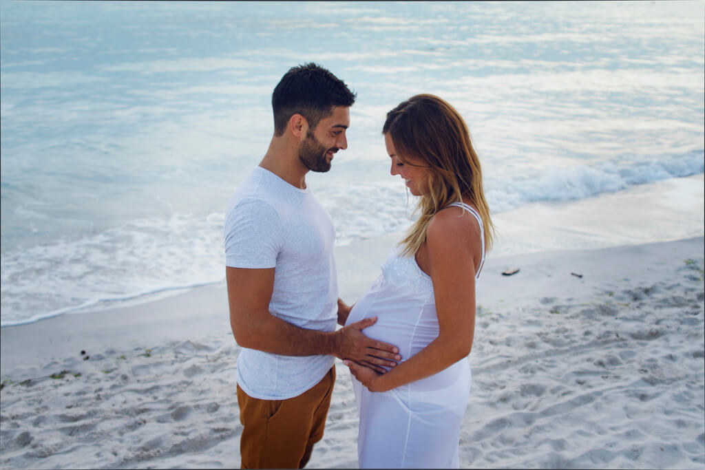 beach portrait pregnancy