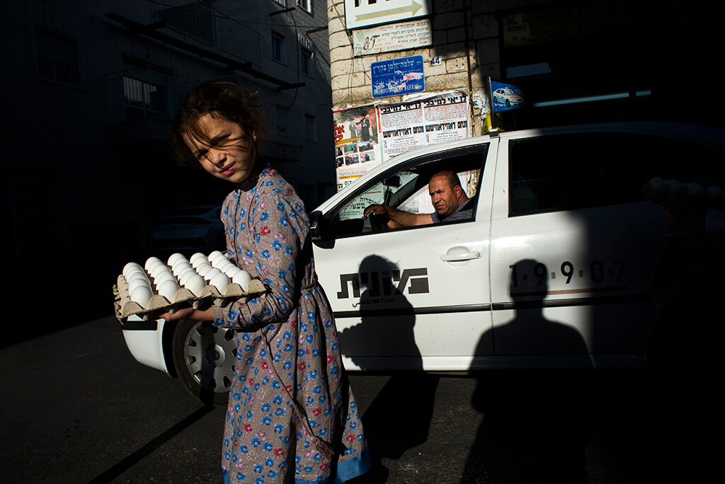 ilan Ben yehuda girl holding eggs