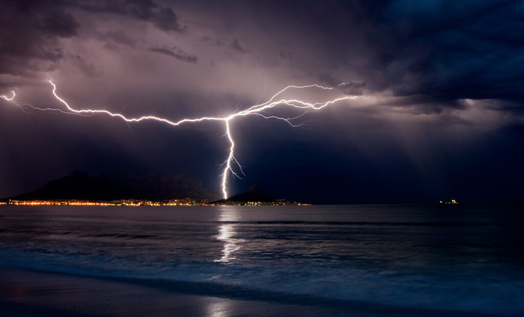 Warren Tyrer - Lightning over Cape Town