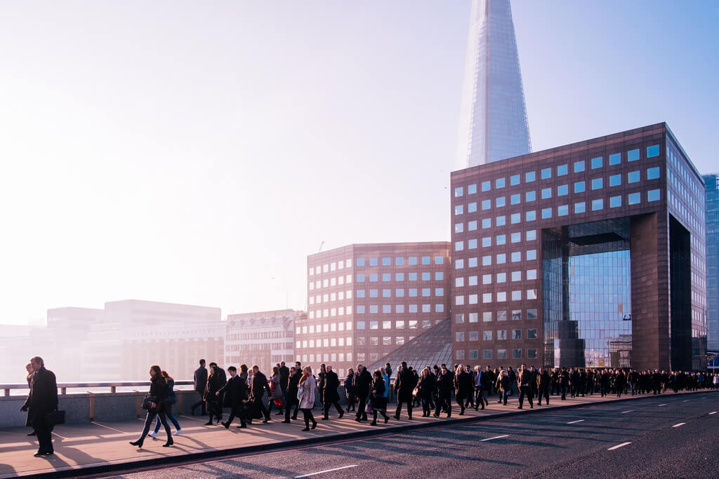 8am, London Bridge