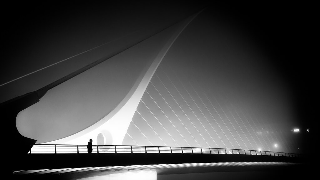 Giuseppe Milo - The foggy bridge - Dublin, Ireland - Black and white street night photography