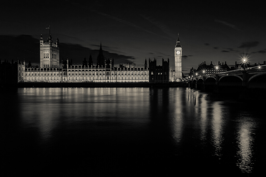 Paul Shears - british Parliament at night photography