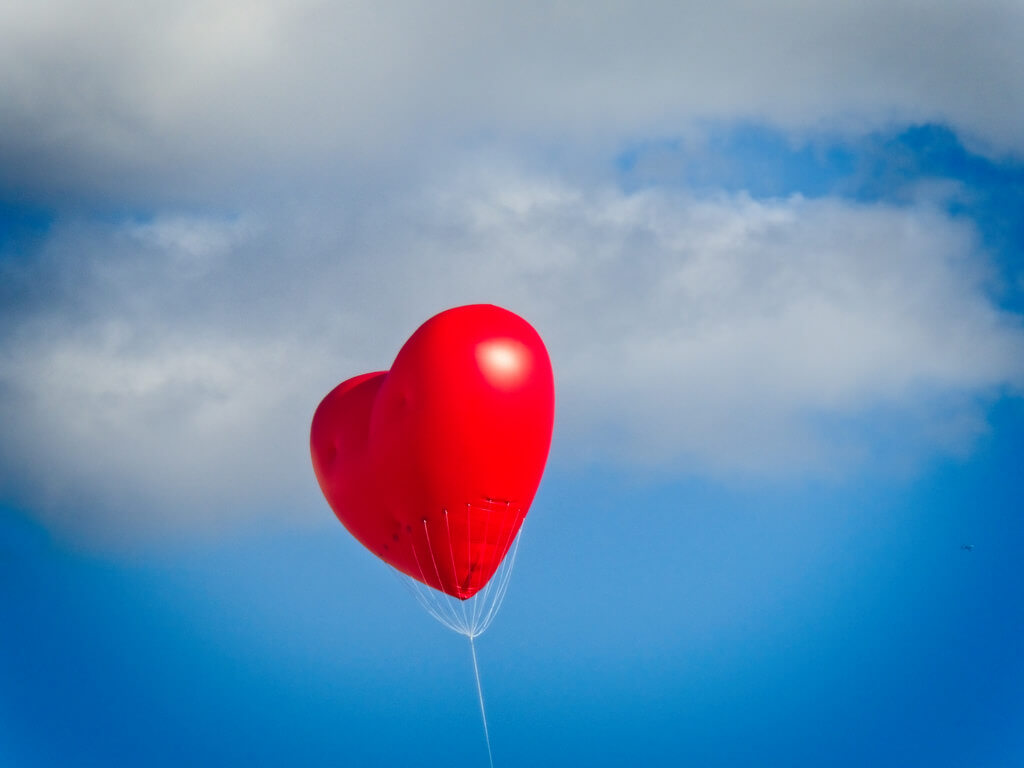 Garry Knight - red heart balloon