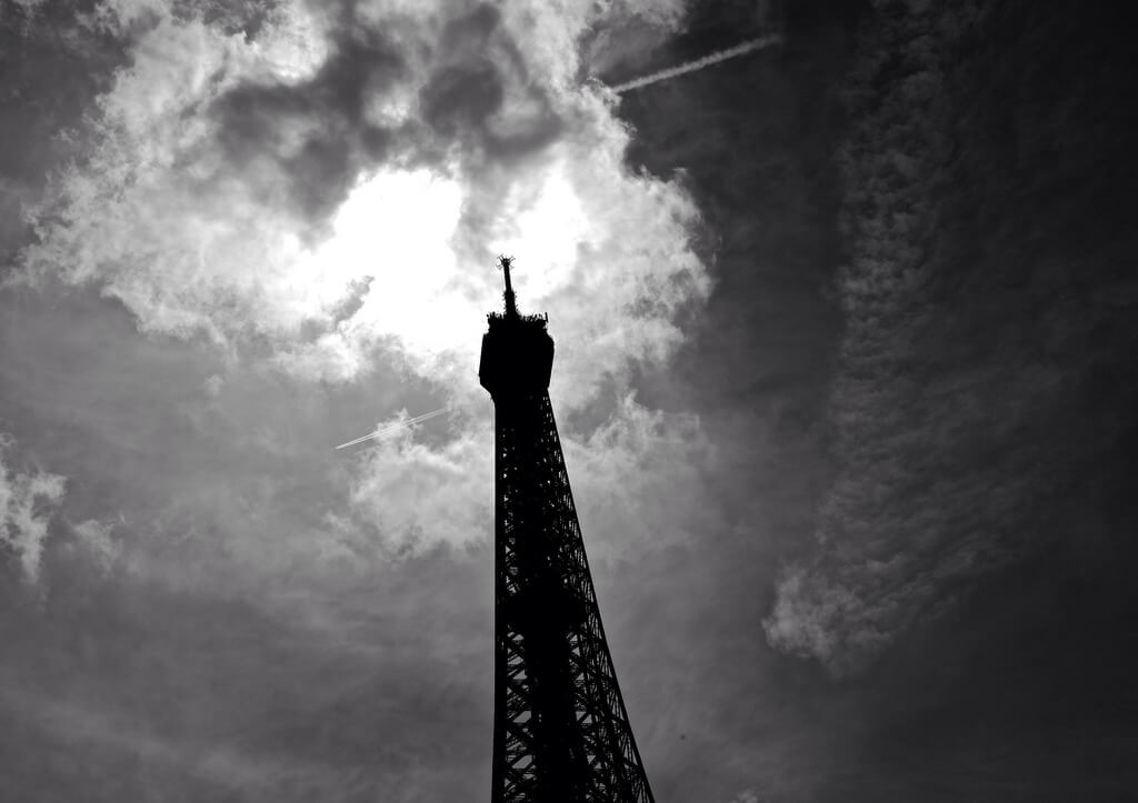 Jonathan Gross - Eiffel Tower Sky Streaks