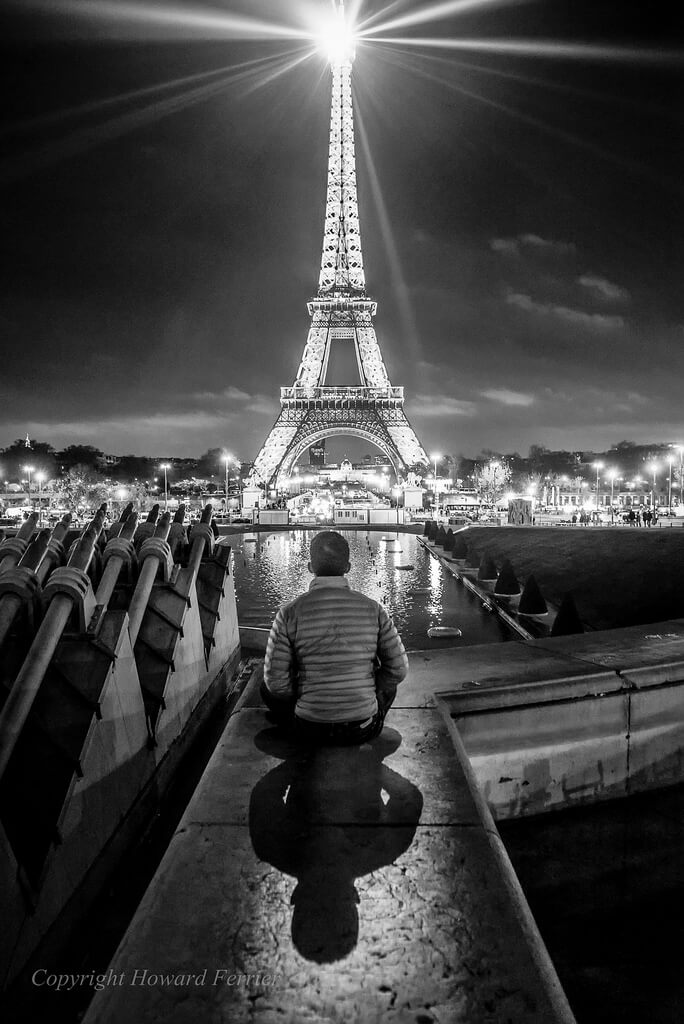 Howard Ferrier - eiffel tower light show