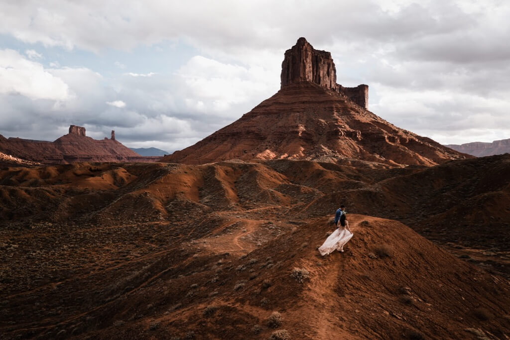 Hearnes Elopement Photography - moab utah galia lahav desert wedding