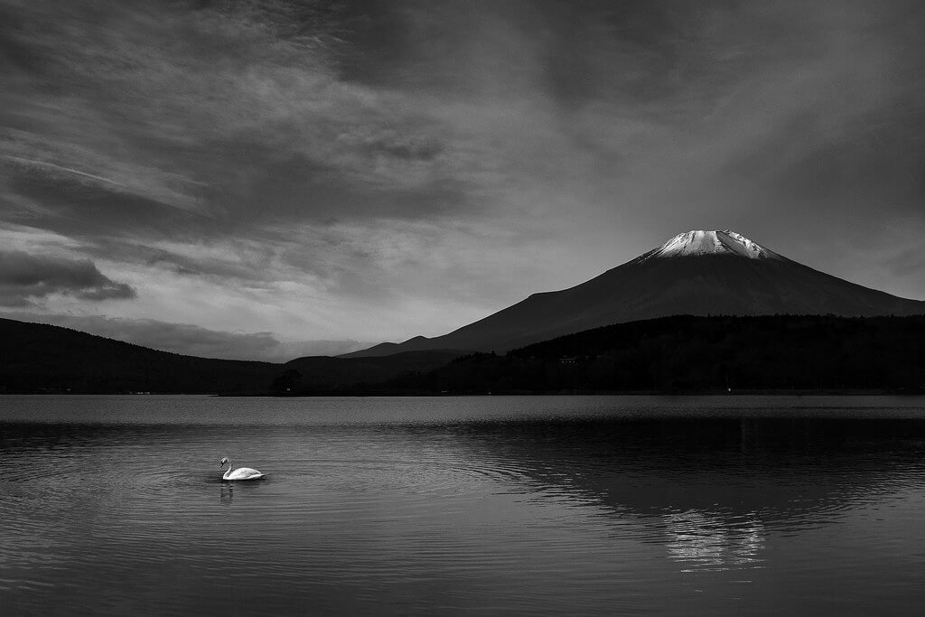 swapnil deshpande - Mount Fuji black and white