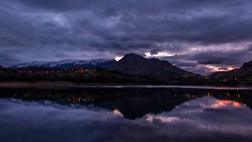 Alejandro Garcia Bernardo - mountain reflection