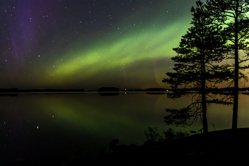 Visit Lakeland - Northern lights over lake Kallavesi in Finland