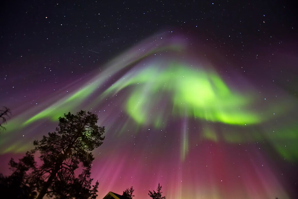 Dave Grubb - Northern Lights pyramid + meteor - Finland