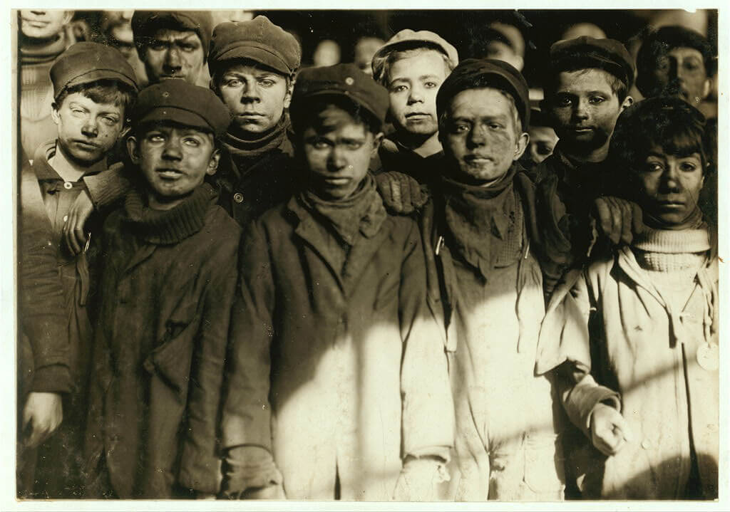 Lewis Wickes Hine - group of breaker boys