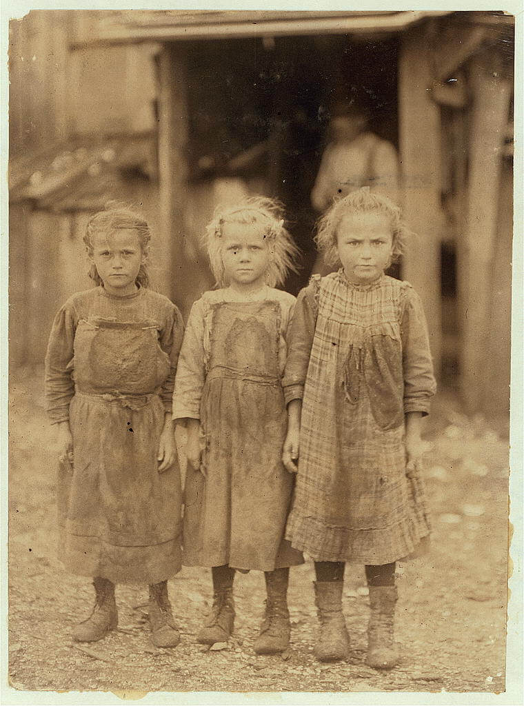 Lewis Wickes Hine - oyster shuckers