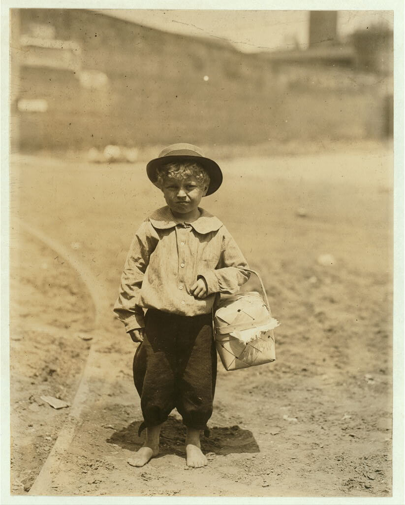 Lewis Wickes Hine - dinner toter in Columbus Georgia