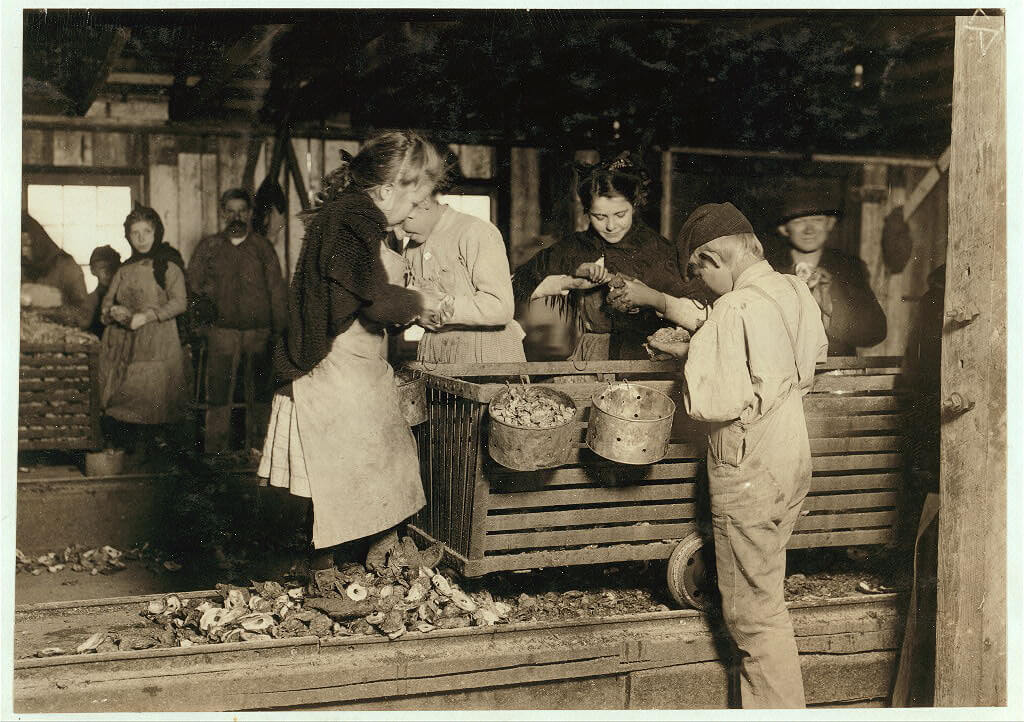 Lewis Wickes Hine - oyster-shuckers