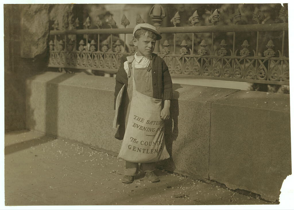 Lewis Wickes Hine - newspaper boy