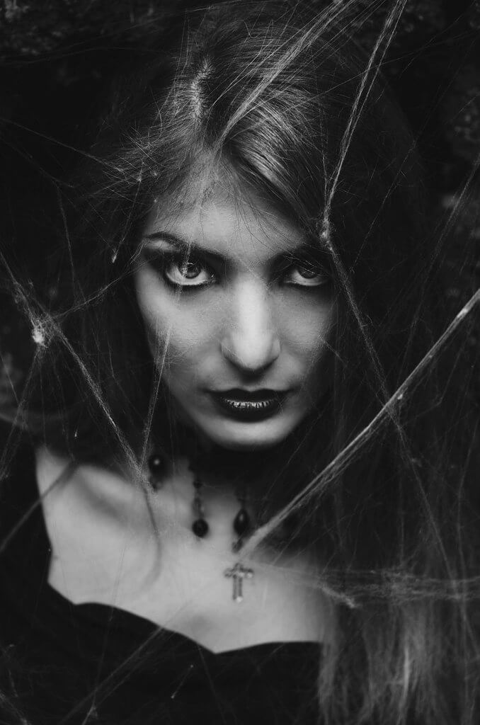 Arianna Ceccarelli - Buried by spider webs